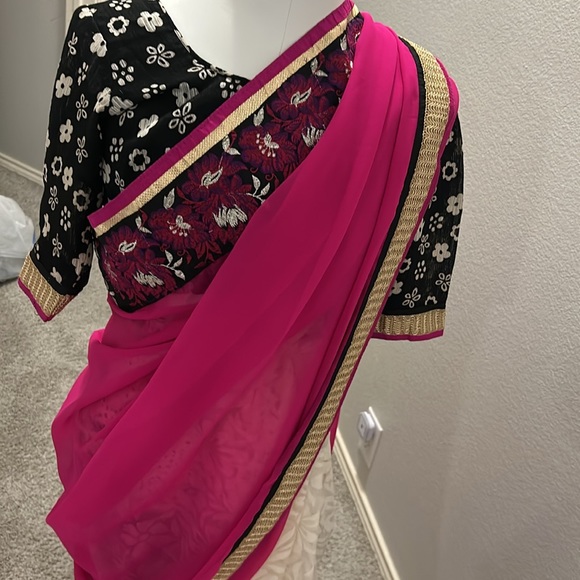 Other - Saree pink black offwhite pattern georgette embroidery border with blouse XS.
